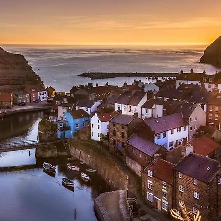 5m Xl Bell Tent With Log Burner Near Whitby 펜션