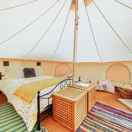 5m Xl Bell Tent With Log Burner Near Whitby *