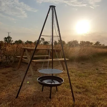 5m Xl Bell Tent With Log Burner Near Whitby *
